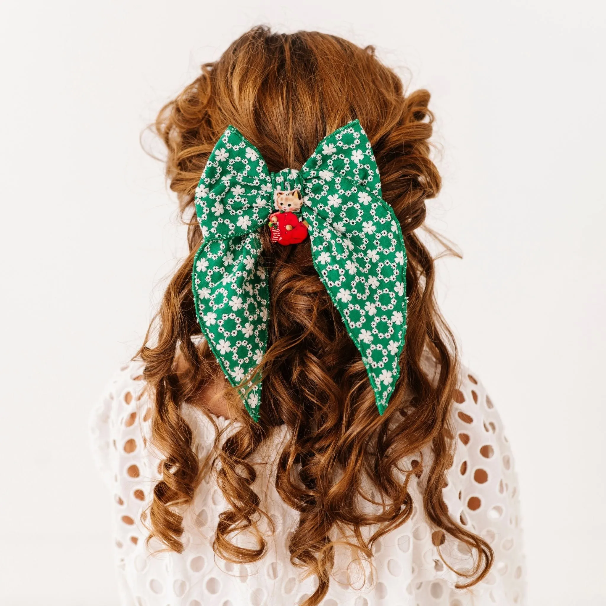 POINTED BIG BELLE CLIP: green eyelet wreath